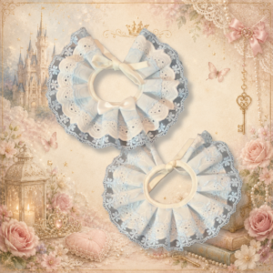 Col décoratif en dentelle bleu pâle et blanc